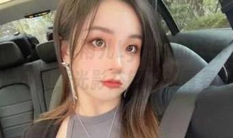 微密圈 – 潜入禅雨儿Lynne的水手服世界：精选写真，光影交错间的青春呢喃。