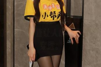 秀人网 – z杯悠悠的皮衣写真，图片中流露出的个性，简直让人感受到一缕热风的穿透。