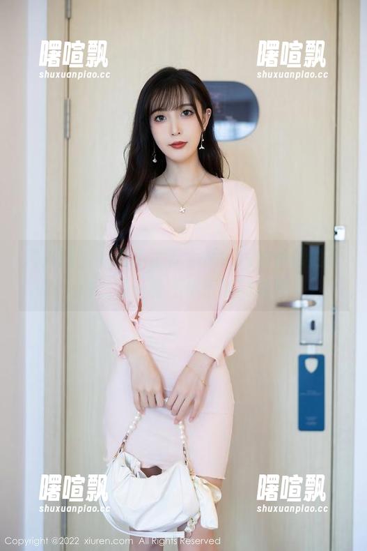 秀人网 - 这组小蛮妖yummy的体操服原图透着一丝不可言喻的暧昧