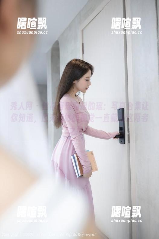 秀人网 - 丝袜与瑶啊摇的瑶：写真合集让你知道，原来绝妙的视觉一直藏在这两者之间！