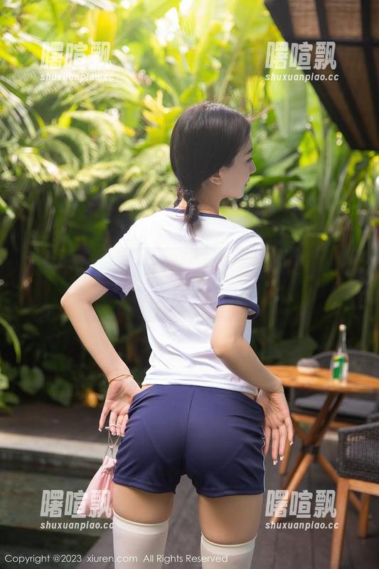 秀人网 - 筱慧的黑丝OL写真，职场不再无趣，性感大揭秘
