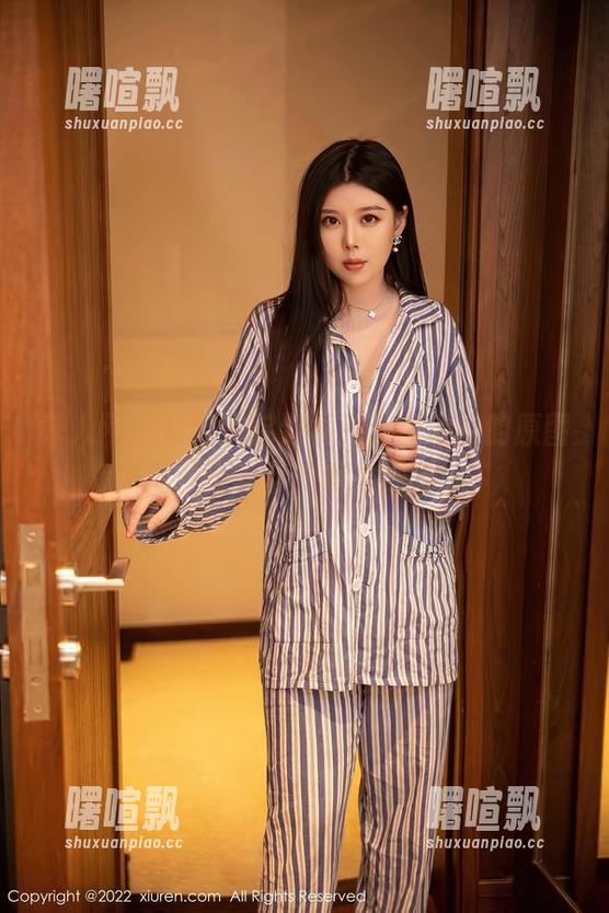 秀人网 - 从修道院到镜头：贾诗晗的原图打开不一样的修女视角！