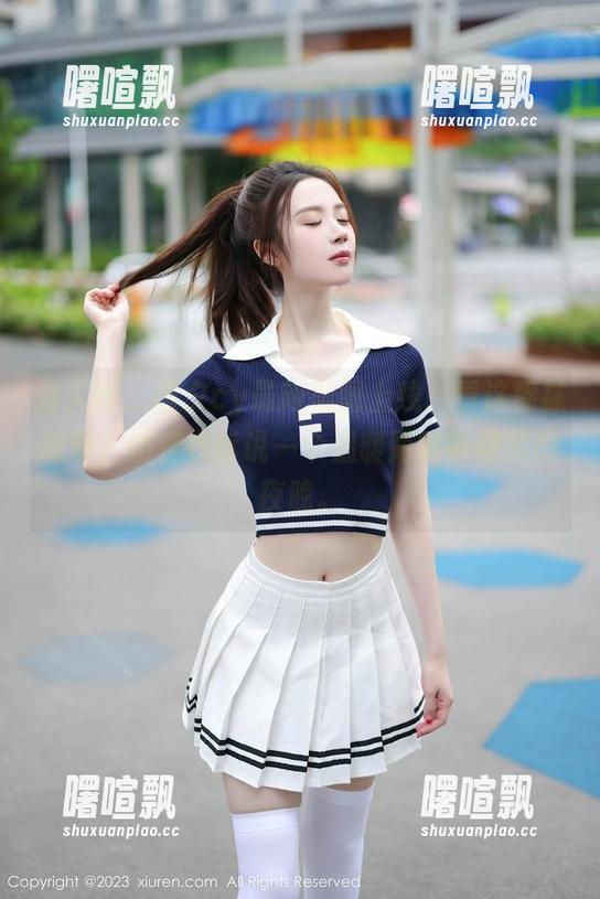 秀人网 - 雨夕cy最新美图上线：看这棉袜故事，仿佛在诉说一个温暖而略带神秘的夜晚。