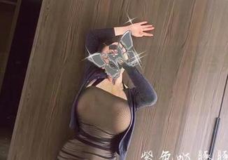 微密圈 – 童小芯带你逛黑丝吊带合集，更新你的视觉之旅。