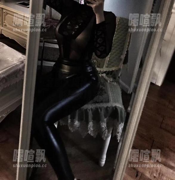 微密圈 - 套图大揭秘：童小芯散图里的光影与梦境交织。