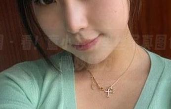 微密圈 – 看！童小芯裤里丝写真图包中的微妙魅力