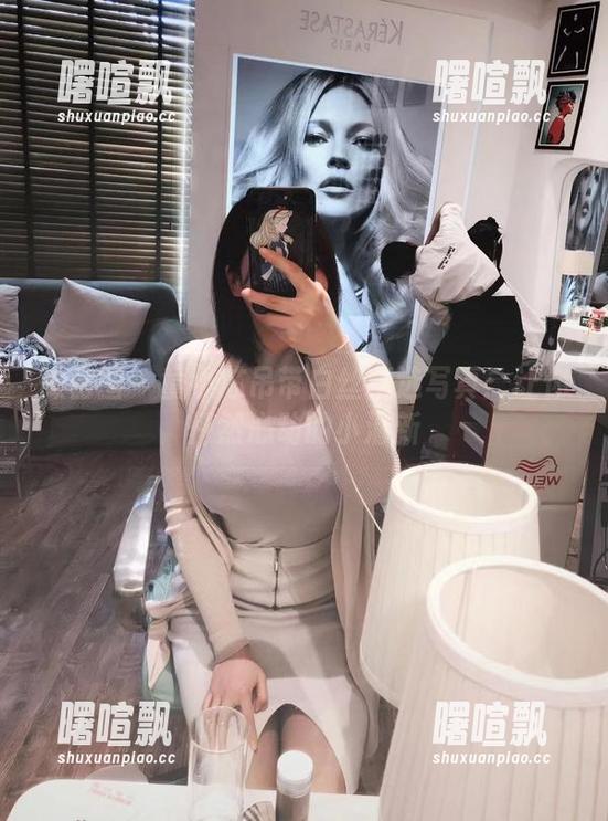 微密圈 - 童小芯吊带白丝精选写真：让你怦然心动的小清新