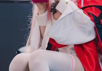 羽生三未最新写真：浴缸里的轻松与优雅，感觉真不错。