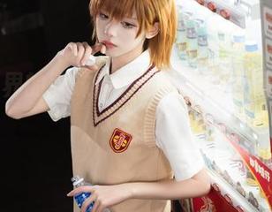 COS世界的腥味猫罐：可畏峦的写真不止是好看