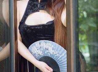 花漾show – 写真精选：小海臀Rena与制服之间的无限可能