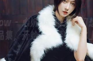 花漾show – 心妍公主的浴室幻想:下载她的作品集,开始一场梦中的水上漂流。