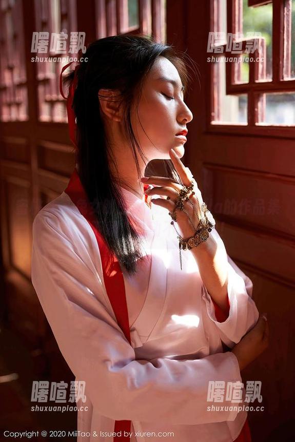 蜜桃社 - 兔女郎的魔法：让Rola的作品集轻松下载，心动不如行动！