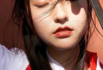 蜜桃社 – 蜜蕊Mary的职业装高清写真：上班和约会竟然可以这样无缝切换？