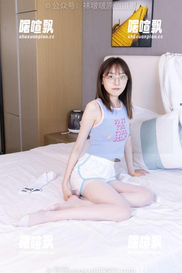 袜啵啵 - 高清厚黑丝图集：小甜豆的花絮版，调皮又撩人！