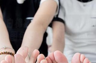 袜啵啵 – 白棉袜搭配随意！小甜豆的叠穿花絮图包下载，快来感受一下