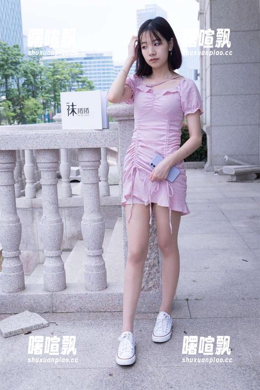 袜啵啵 - 定制不止于外表，小甜豆的长腿写真让心跳加速！