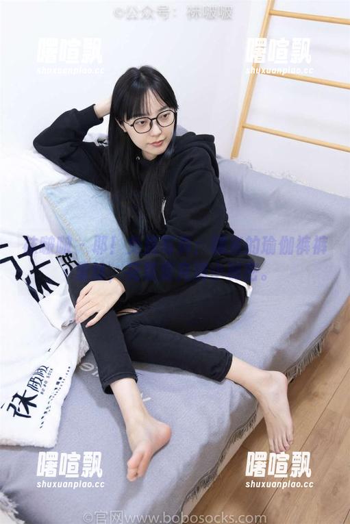 袜啵啵-糯米 袜啵啵 - 耶!免费写真:糯米的瑜伽裤裤里丝,花絮里充满小秘密。
