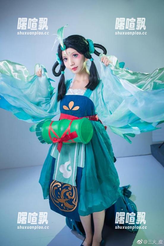 夏天是什么？是迷失人形QUQ的最新写真，是懒散与阳光的完美交融！