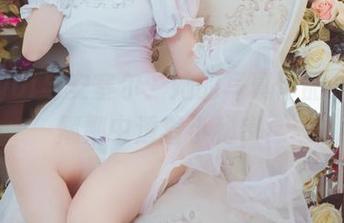 金鱼yui与安塞尔：她的写真作品，波光粼粼中透着小秘密！
