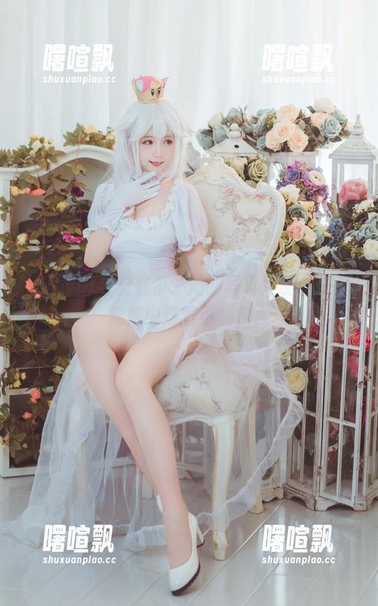 金鱼yui与安塞尔：她的写真作品，波光粼粼中透着小秘密！