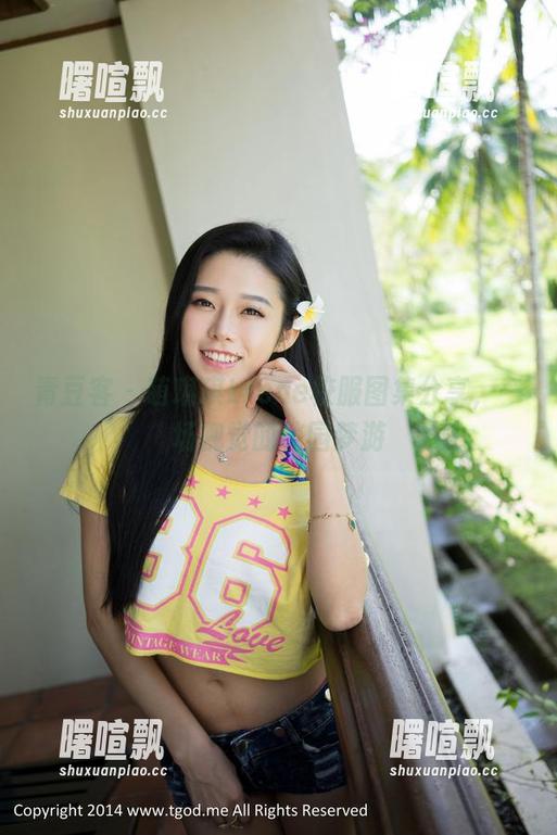 青豆客 - 萌琪琪Lrene校服图集分享，一场视觉的校园梦游