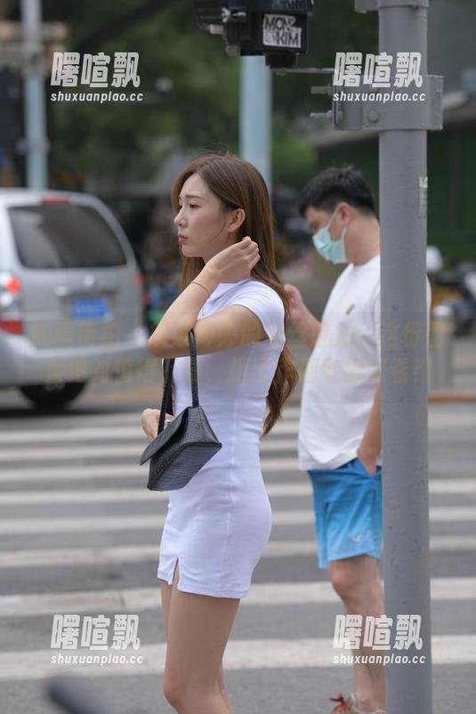 魔镜街拍 - 解锁婷婷的黑丝魅力：这份图集绝对值得下载，把工作都变得好看！