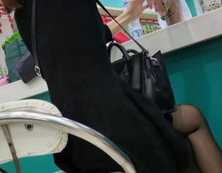 魔镜街拍 – 看到芝芝的蓝色泳衣合集，感觉整个世界都在扭动