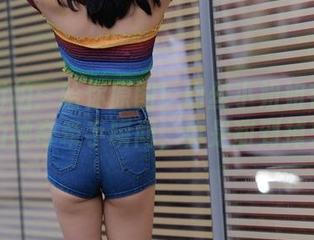 魔镜街拍：给你原图！肉丝小姐姐在沙面公园的神奇牵手瞬间，真是甜到掉牙啊！