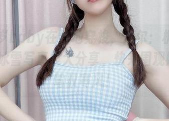 鹿八岁baby在雪地穿梭，尼尔：机械纪元2B冰雪写真集大分享，快来围观她如何驾驭寒风！