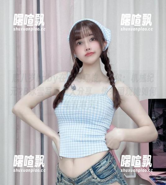 鹿八岁baby在雪地穿梭，尼尔：机械纪元2B冰雪写真集大分享，快来围观她如何驾驭寒风！